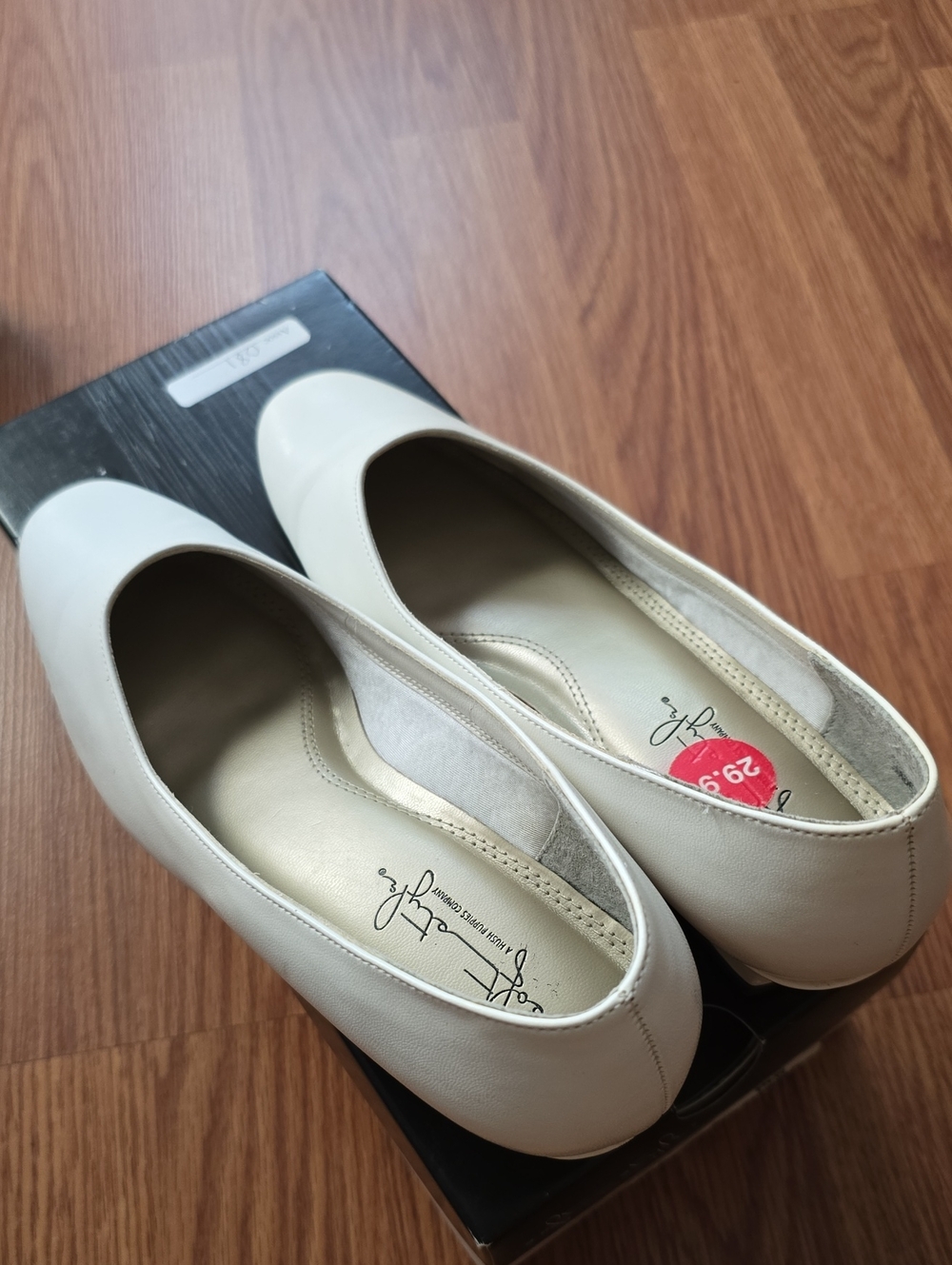 Soft Style Women's Cream Ballet Flats